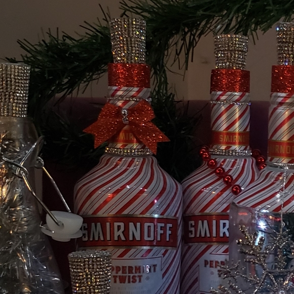 🎄Christmas Fancy Liquor Bottle Lights ~ Peppermint Vodka w/ sparkles & bows - Picture 5 of 10